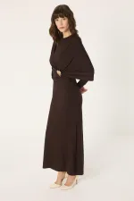 ROBE EN MAILLE AVEC DÉTAIL DE BOUCLE