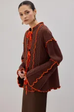 KONTRAST BİYELİ TRİKO HIRKA