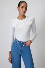 LACE COLLAR AND STUCK BODY