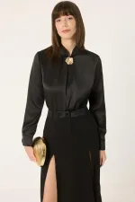 Tunique détaillée avec accessoires