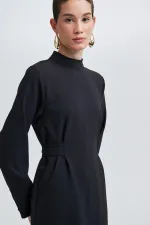 ROBE EN CRÊPE CEINTURE