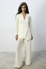 DÜĞME DETAYLI ASİMETRİK CEKET PANTOLON TAKIM