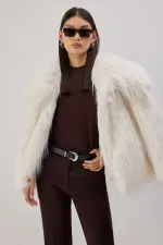 DİK YAKA KOLSUZ İÇLİK