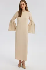 Robe en taffetas avec détails aux manches