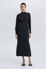 ROBE EN CRÊPE CEINTURE