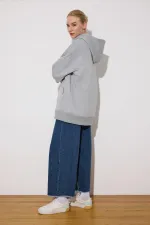 FERMUAR DETAYLI KAPÜŞONLU SWEATSHIRT