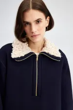 FUR-COLLARED SWEATSHIRT