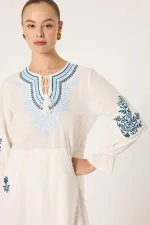 ROBE ETHNIQUE BRODÉE