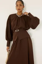 ENSEMBLE TUNIQUE ET JUPE AVEC DÉTAIL DE CEINTURE