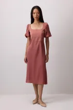 SHORT-SLEEVED DRESS WITH GATHERED SHOULDER