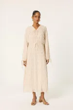 ROBE SPÉCIALE REMBOURRÉE ET FRONCÉE