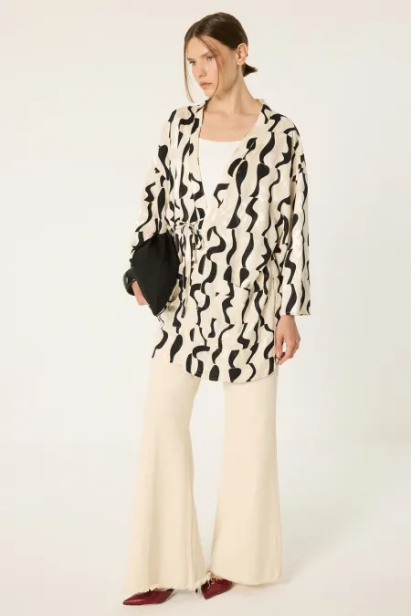 KIMONO EN SATIN À MOTIFS