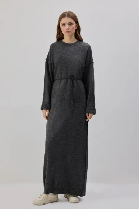ROBE MAXI EN MAILLE AVEC CEINTURE