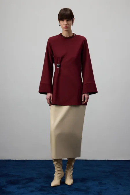 METAL AKSESUARLI DRAPELİ BLUZ