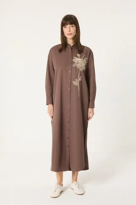 ROBE CHEMISE BRODÉE À TEXTURE NATURELLE