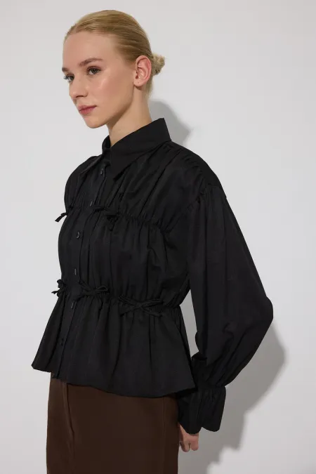 CHEMISE À NŒUD HABILLÉE CHEMISE À NŒUD HABILLÉE