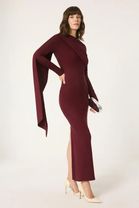 ROBE AVEC DÉTAIL DE CHÂLE