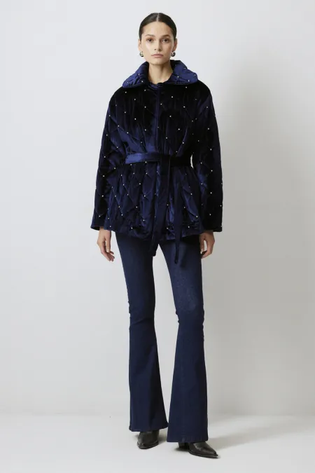 MANTEAU MATELASSÉ AVEC DÉTAILS EN PIERRE