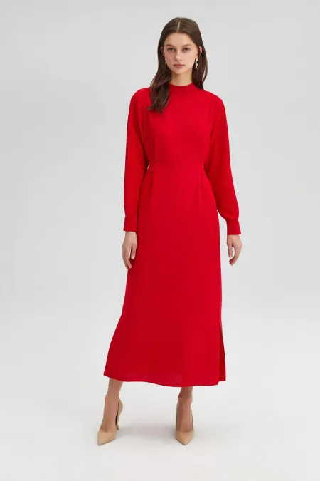 ROBE EN CRÊPE CEINTURE