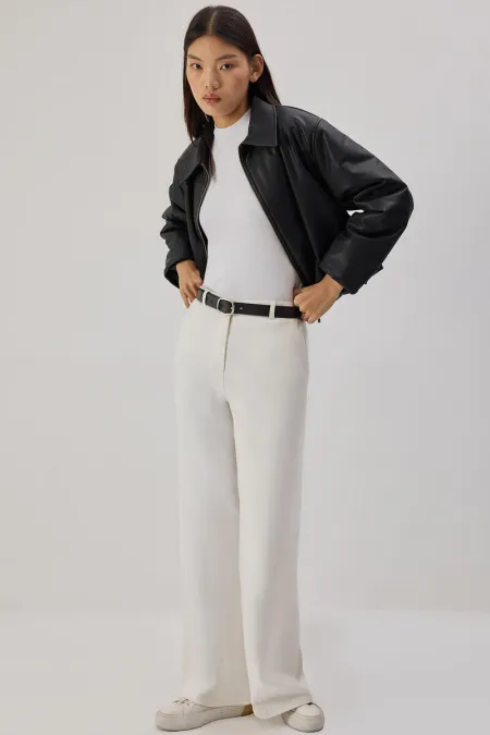 DİK YAKA KOLSUZ İÇLİK