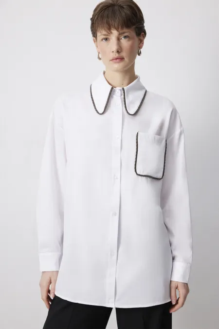 CHEMISE EN SATIN AVEC DÉTAIL DE LIGNE PASSORIELLE