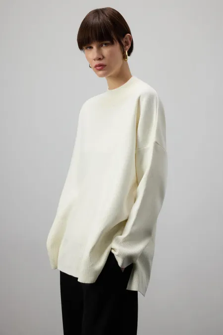 DİK YAKA BASIC TRİKO KAZAK