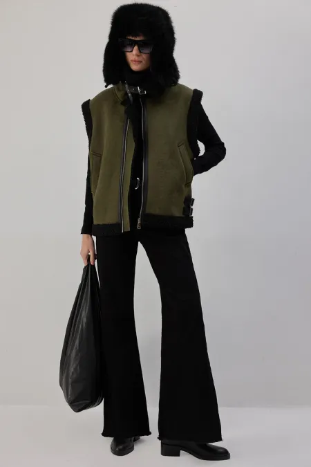 PELUŞ DETAYLI FERMUARLI YELEK