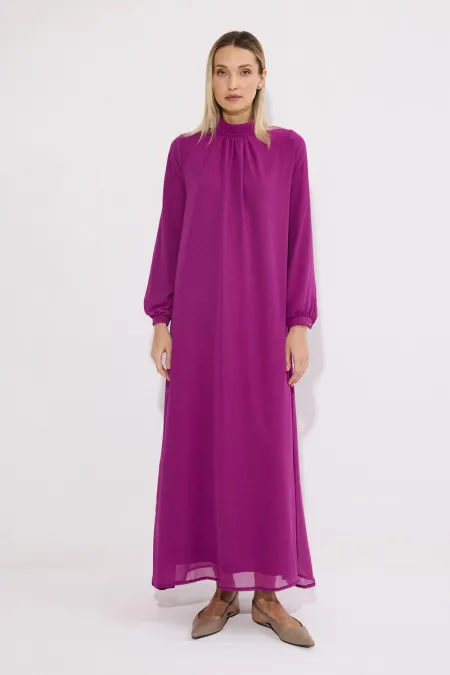 ROBE EN CHIFFON À COL MONTANT