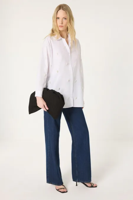 CHEMISE EN POPLINE AVEC DÉTAILS DE PERLES