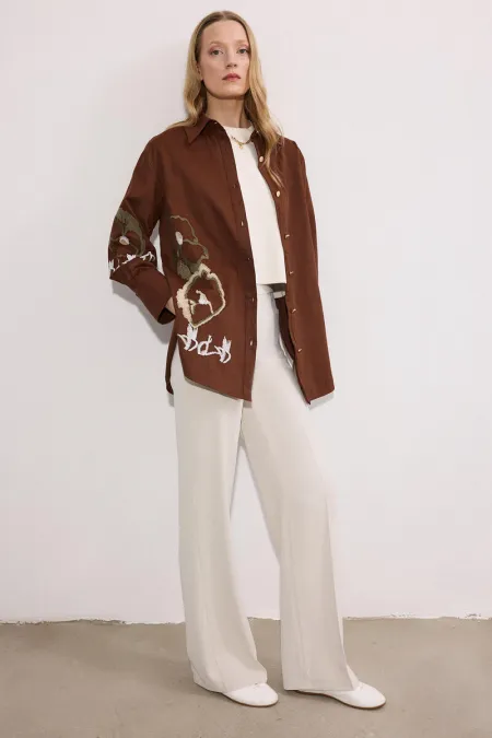 CHEMISE EN GABARDINE BRODÉE