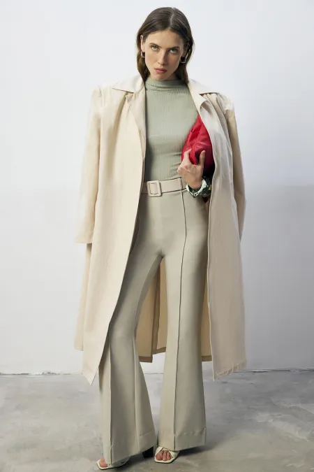 HAFİF DİK YAKA ÇITÇITLI BODY