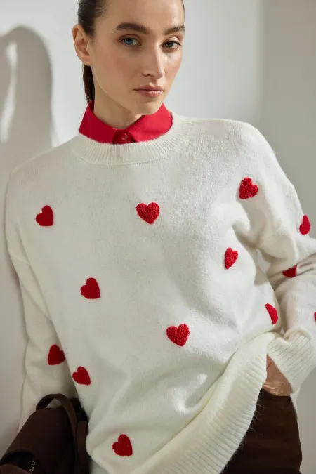 HEART EMBROIDERED KNITTED SWEATER