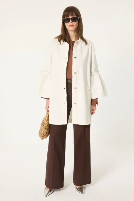 Veste en gabardine avec manches ornées de pierres