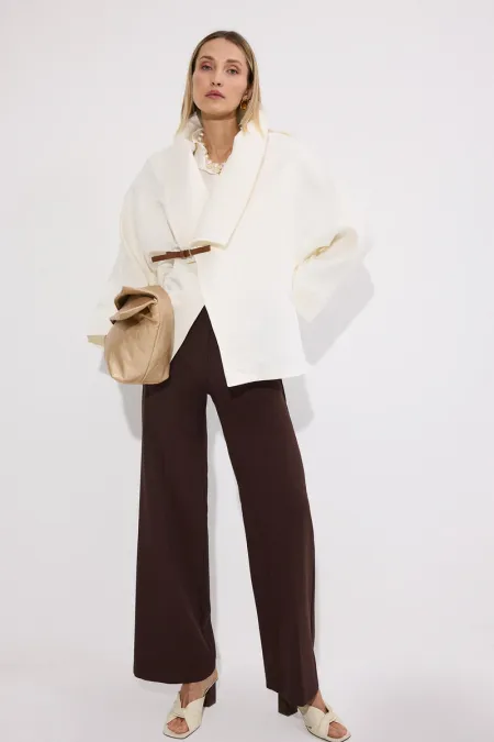 VESTE EN SATIN AVEC CEINTURE EN CUIR