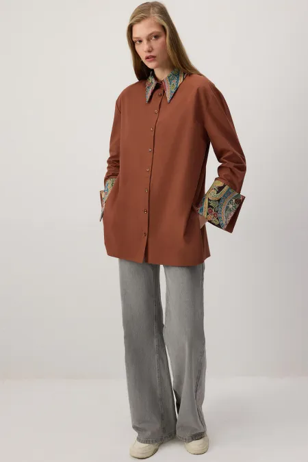 CHEMISE À MOTIFS ETHNIQUES