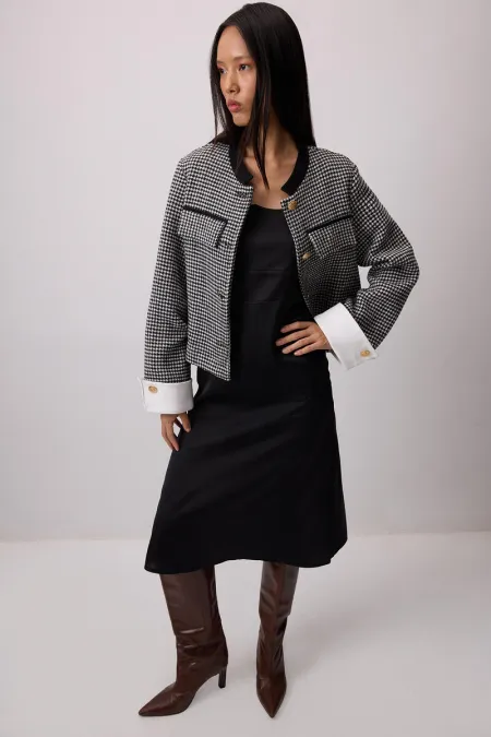 OMUZ BÜZGÜLÜ KISA KOLLU ELBİSE