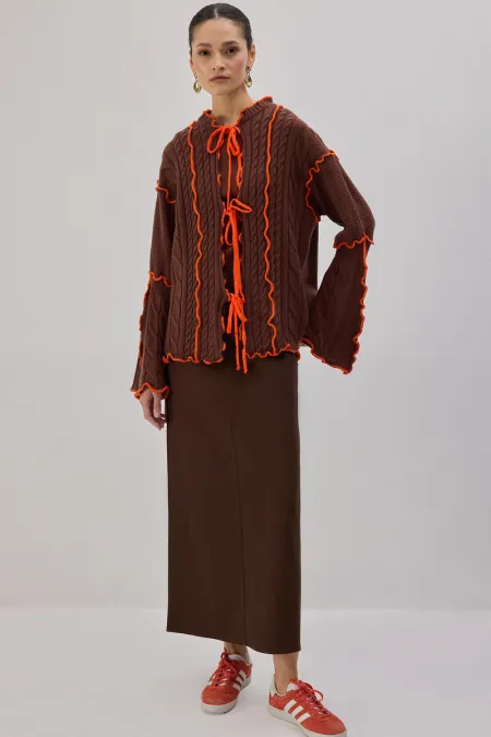 KONTRAST BİYELİ TRİKO HIRKA