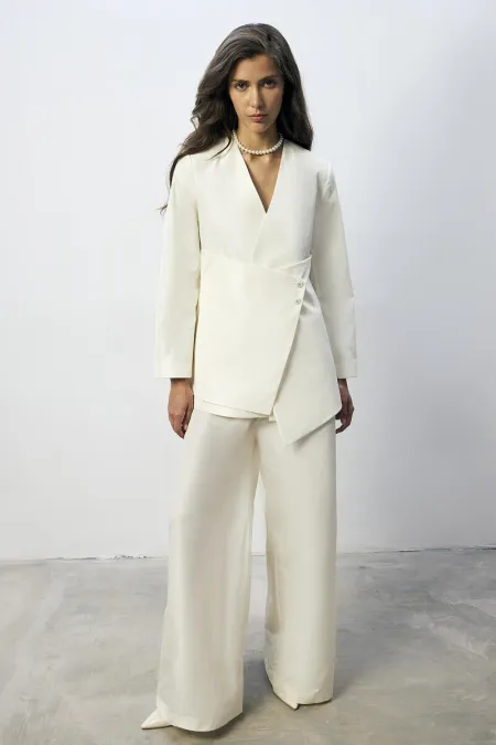 DÜĞME DETAYLI ASİMETRİK CEKET PANTOLON TAKIM