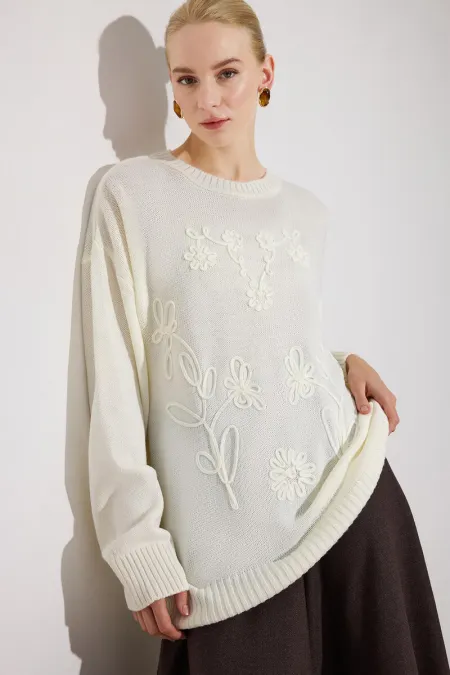 KNITTED TUNIC WITH FLOWER EMBROIDERY
