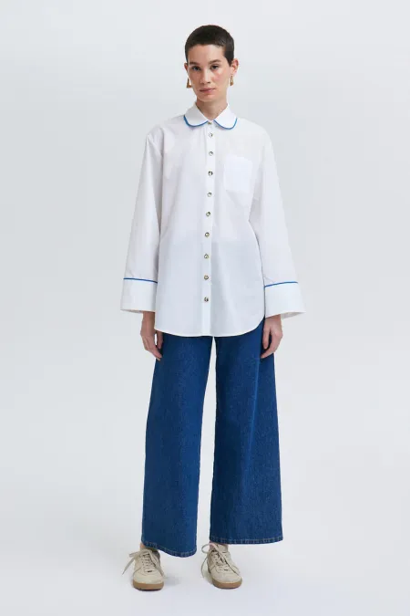 CHEMISE À COL BÉBÉ ET POIGNETS LARGES