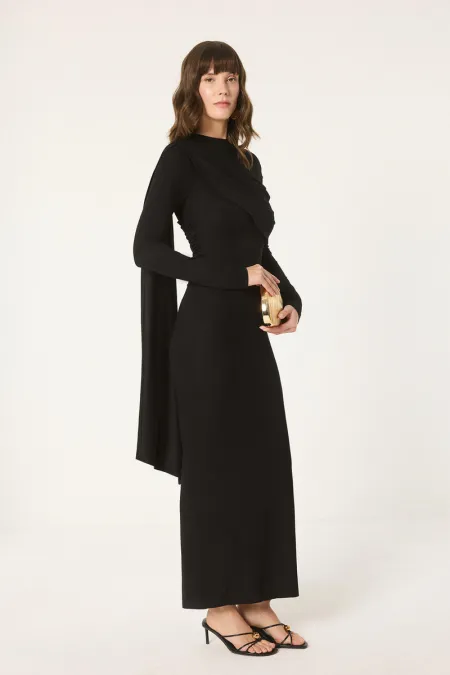 ROBE AVEC DÉTAIL DE CHÂLE