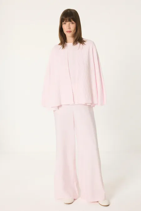 ENSEMBLE CHEMISE À CAPE ET PANTALON À JAMBES LARGES