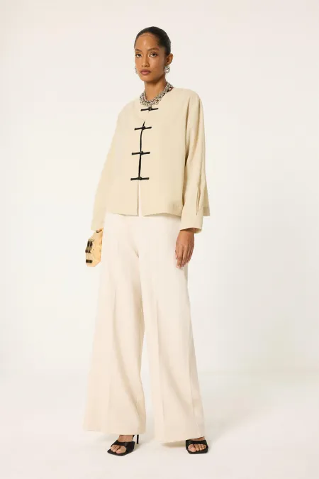 CONTRAST BUTTONED JACKET