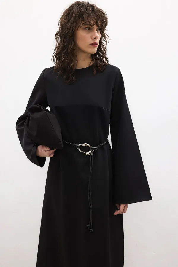 ROBE EN CRÊPE CEINTURE