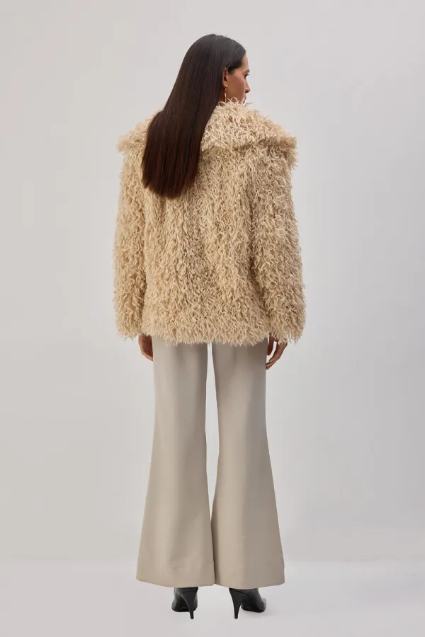 MANTEAU EN FAUSSE FOURRURE