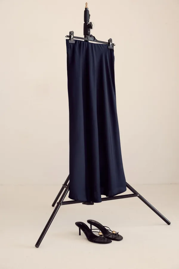 JUPE BASIQUE EN SATIN