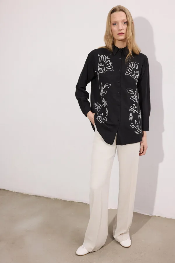 CHEMISE AVEC DÉTAILS DE BRODERIE