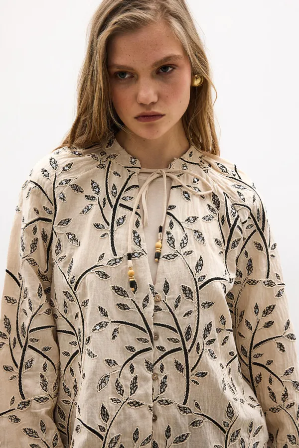 CHEMISE BRODÉE À NŒUD SUR LE DEVANT