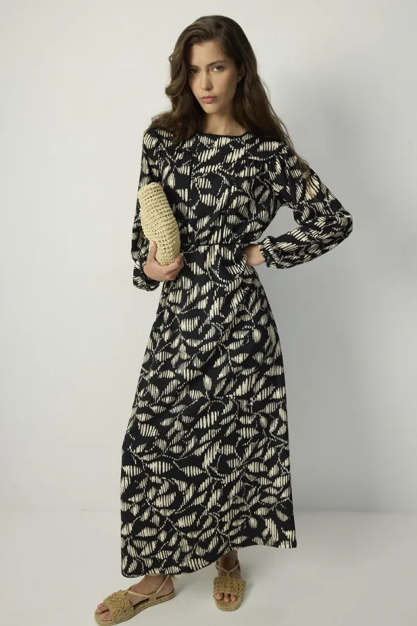 BELİ LASTİKLİ DESENLİ ELBİSE