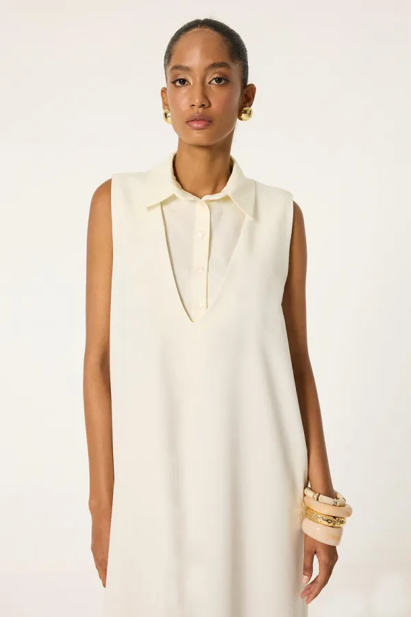 CLEAVAGE COVERING SHIRT COLLAR